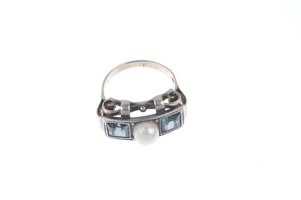 A mid 20th century cultured pearl and synthetic spinel three-stone ring. The cultured pearl, to - Image 2 of 4