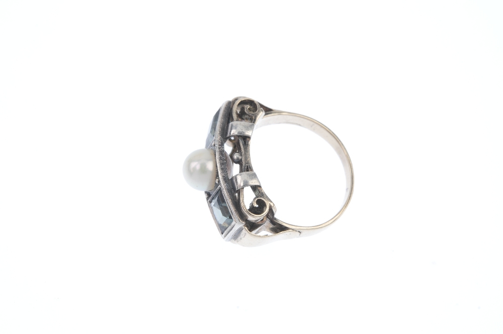 A mid 20th century cultured pearl and synthetic spinel three-stone ring. The cultured pearl, to - Image 3 of 4