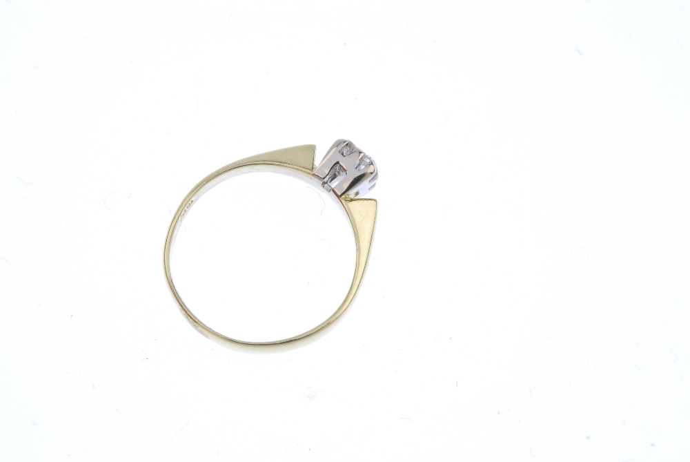 An 18ct gold diamond four-stone ring. The brilliant-cut diamond quatrefoil, to the angular shoulders - Image 4 of 4