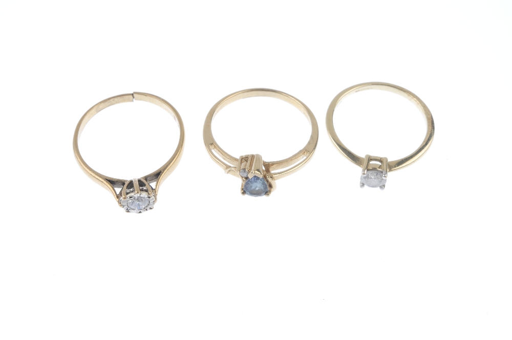 A selection of three 9ct gold diamond and gem-set rings. To include a green chrysoberyl ring with - Image 2 of 4