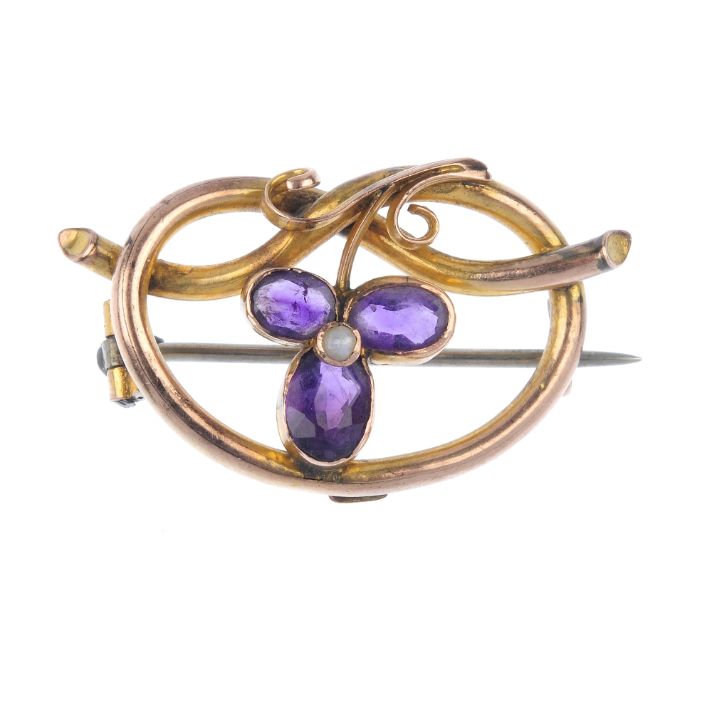 An early 20th century 9ct gold amethyst and split pearl brooch. The oval-shape amethyst and split