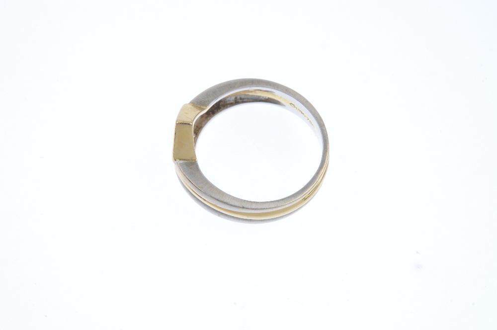 A diamond single-stone ring. The rectangular-shape diamond collet, off-set to the bi-colour - Image 3 of 4