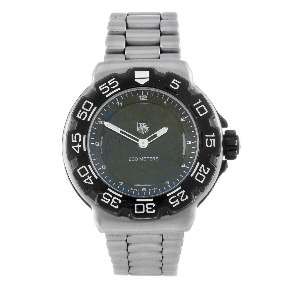 TAG HEUER - a gentleman's Formula 1 bracelet watch. Stainless steel case with plastic calibrated