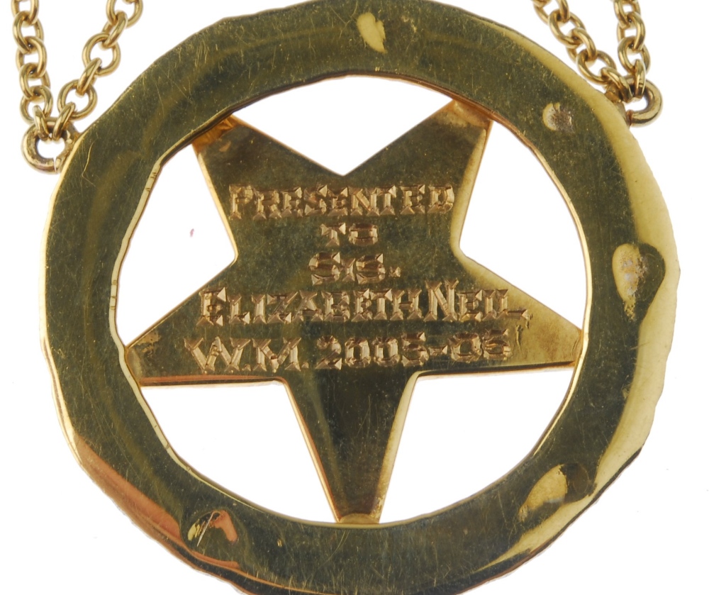 Masonic, Polkemmet No. 195, 9ct gold jewel, presentation inscription to the reverse. Hallmarked - Image 3 of 5