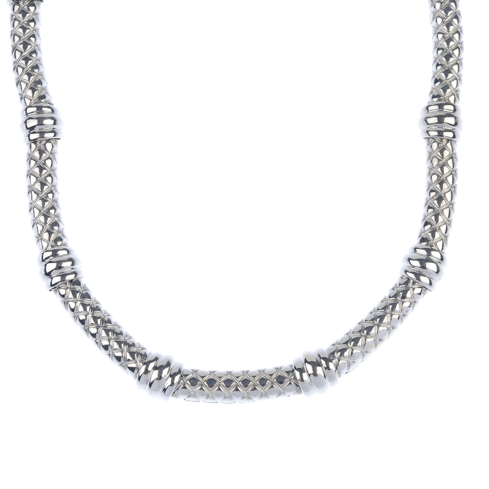 ASPREY & GARRARD - an 18ct gold collar. Designed as a series of curved bar links with lattice - Image 2 of 8