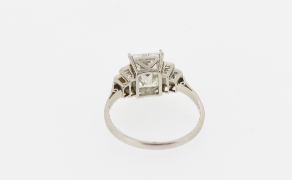 A diamond single-stone ring. The rectangular-shape diamond, weighing 2.39cts, to the graduated - Image 4 of 4