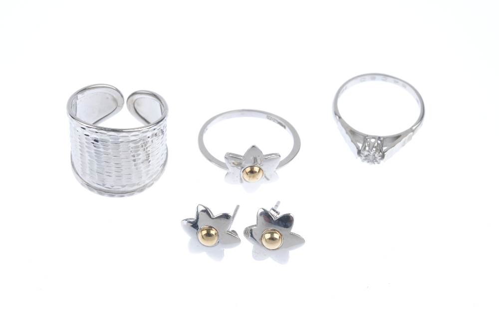 A selection of three 9ct gold rings and a pair of ear studs. To include a diamond single-stone ring, - Image 2 of 2
