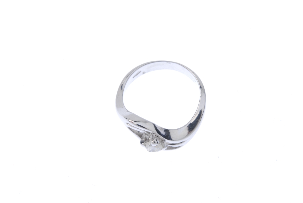 A diamond dress ring. The brilliant-cut diamond, to the openwork asymmetric sides. Estimated diamond - Image 2 of 3