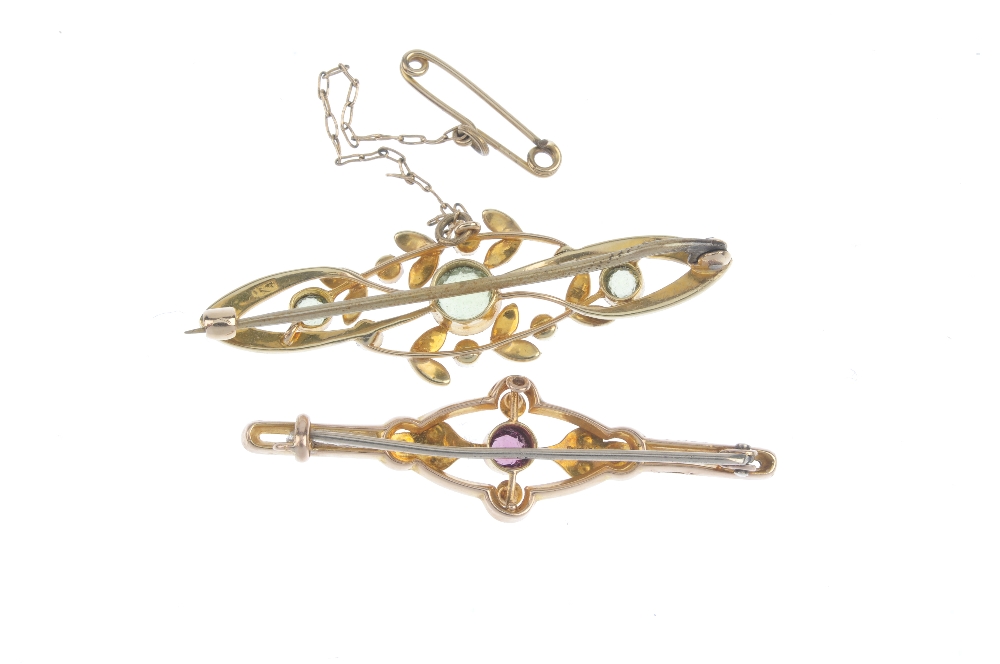 Two early 20th century 15ct gold gem-set bar brooches. To include a peridot three-stone brooch - Image 2 of 2