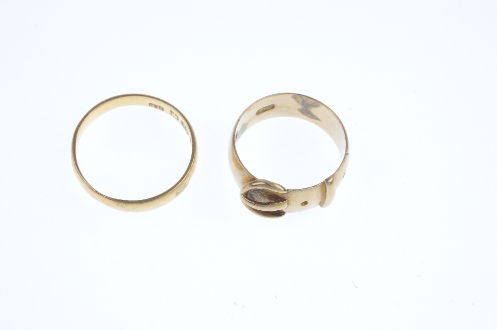 Two early 20th century gold rings. To include an Edwardian 18ct gold belt motif ring, together - Image 2 of 2