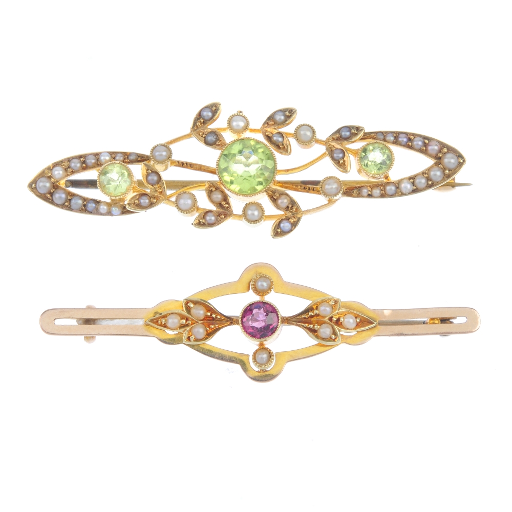 Two early 20th century 15ct gold gem-set bar brooches. To include a peridot three-stone brooch