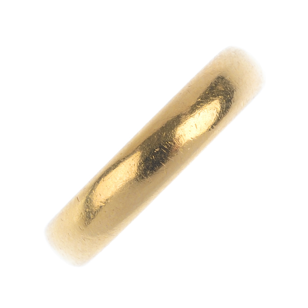 A 22ct gold band ring. Hallmarks for London, 1924. Weight 7.3gms. For any specific questions or
