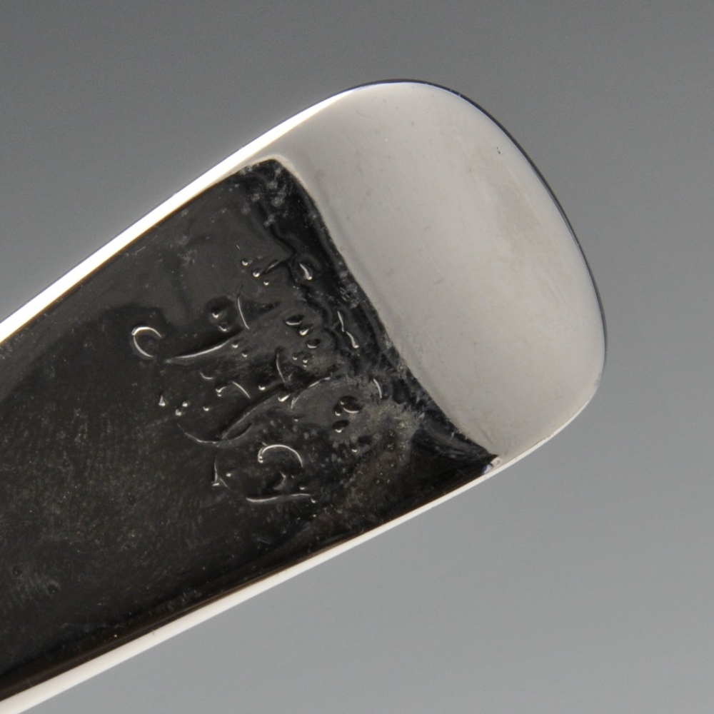 A George IV silver soup ladle in Fiddle pattern with initialled terminal. Hallmarked Richard - Image 4 of 4