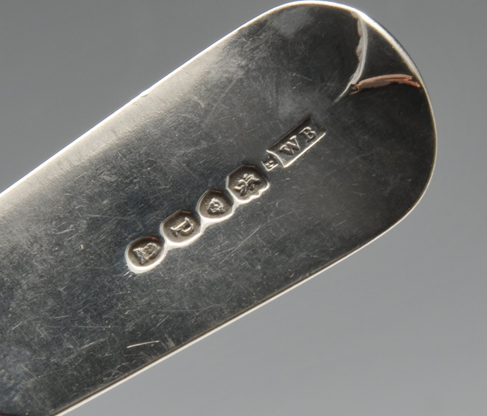 A George IV silver Fiddle pattern fish slice with crested terminal, hallmarked William, Charles & - Image 10 of 14