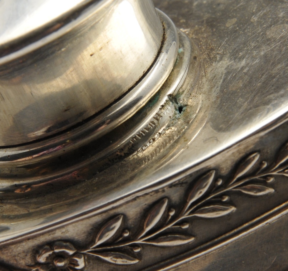 An early twentieth century silver tea caddy of oval form, decorated with a trailing leaf border - Image 7 of 7