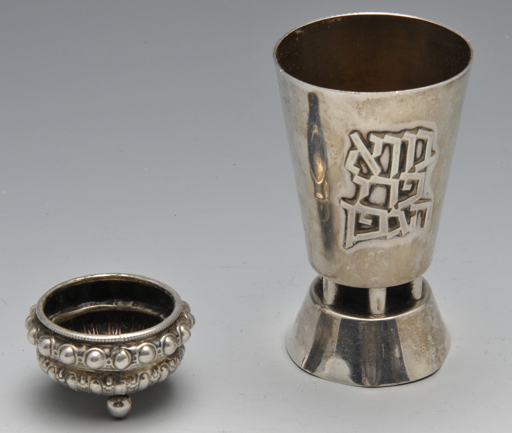 An Israeli modern silver beaker of tapering form with applied motif, marked 925, height measuring - Image 4 of 8