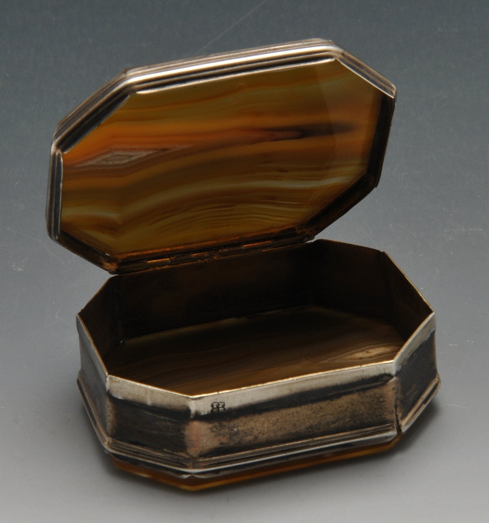 A George III silver mounted and agate box of octagonal sided form. Hallmarked with lion passant - Image 2 of 6