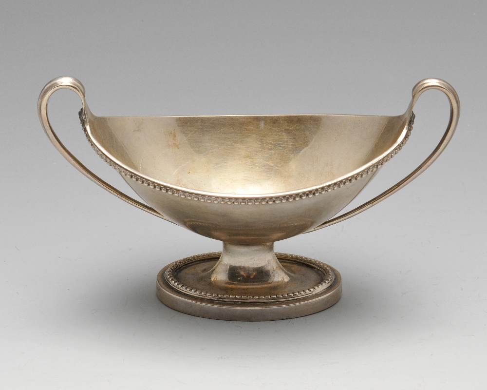 An early twentieth century silver salt, the oval body with twin handles and beaded border.