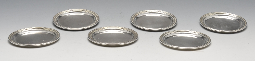 A mid-twentieth century Italian silver set of six bowls with matching saucers, each of lobed outline - Image 6 of 7