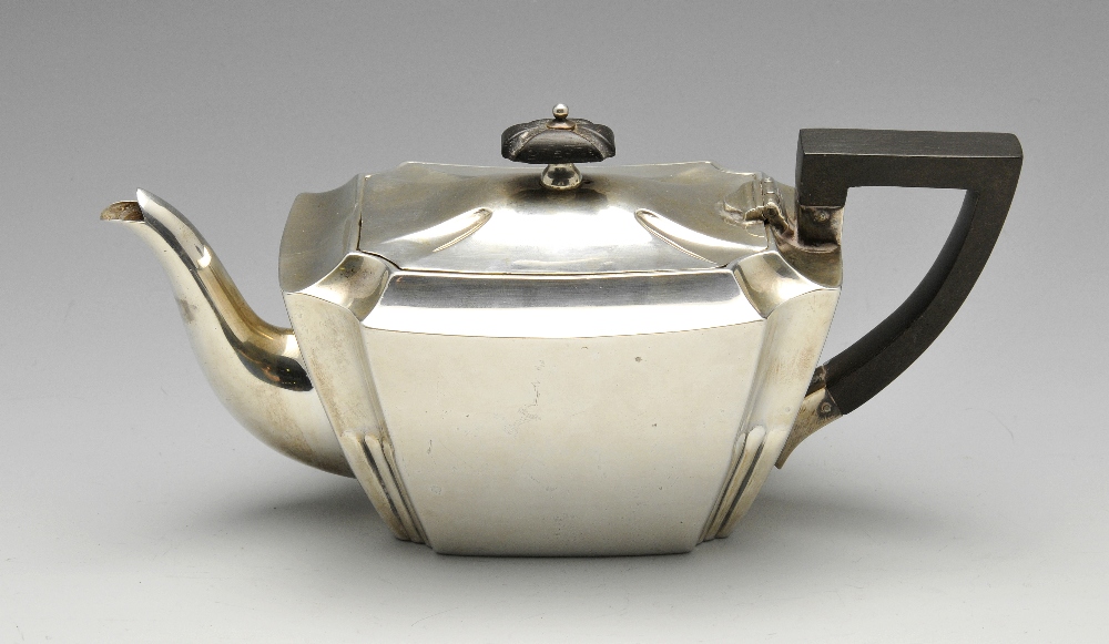 An Edwardian silver bachelor teapot, of part fluted rectangular form having square form wooden