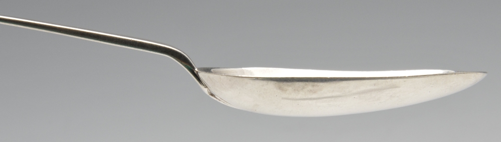 A Queen Anne silver Trefid spoon with initialled reverse terminal. Hallmarked William Scarlett, - Image 5 of 7