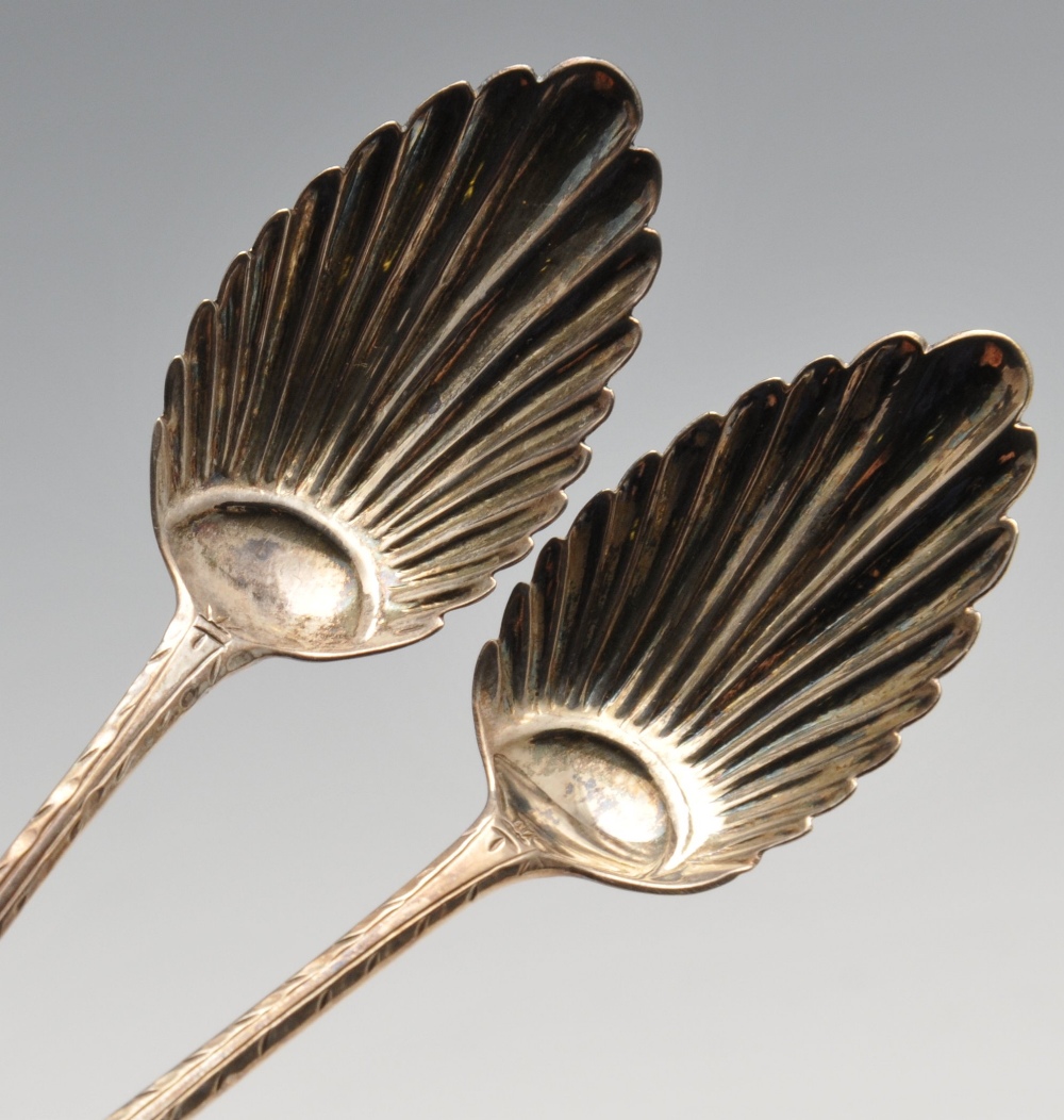 A cased set of six George IV silver teaspoons, each having fluted bowls with scalloped edges, within - Image 3 of 4