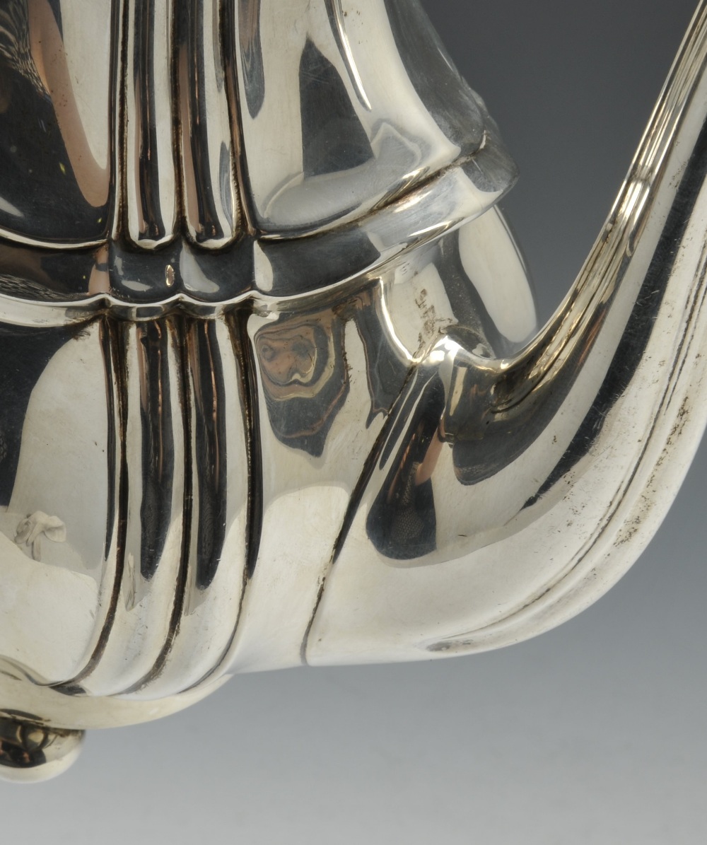 An Edwardian silver coffee pot of bulbous fluted form with ebonised handle and finial and standing - Image 3 of 5