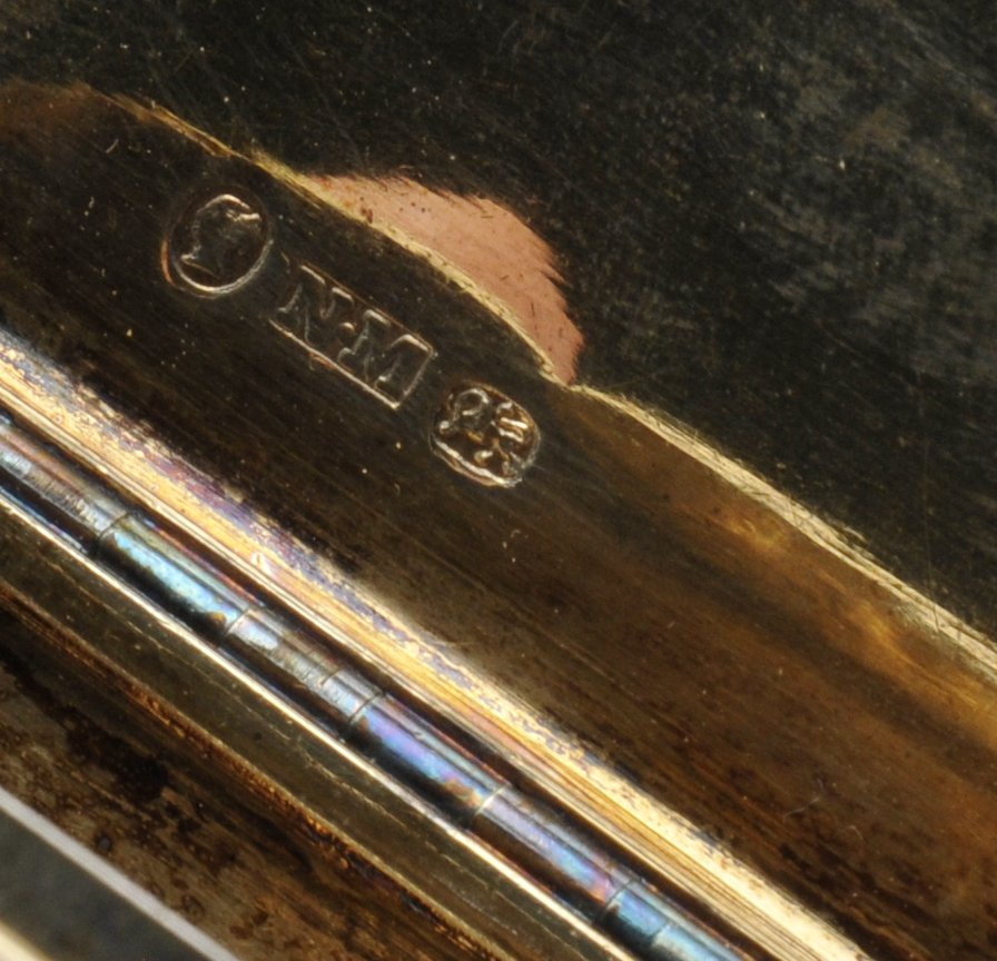 An early Victorian silver snuff box, the rounded rectangular form with floral scroll borders - Image 3 of 6