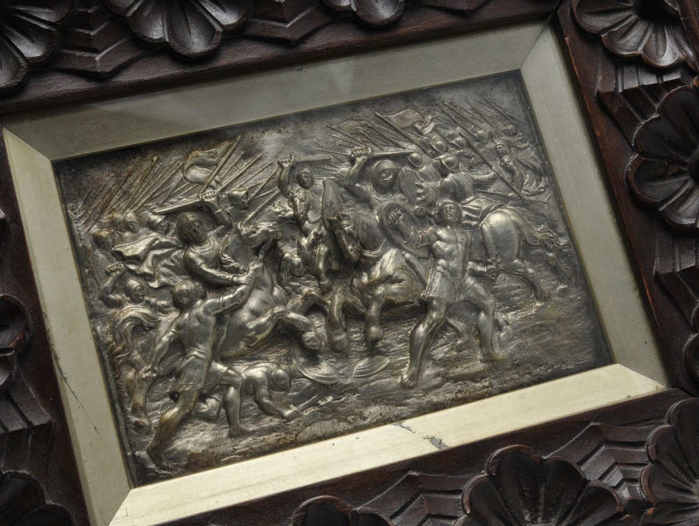 An Elkington style silver plated wall plaque, depicting in high relief a battle scene. In wooden - Image 2 of 4