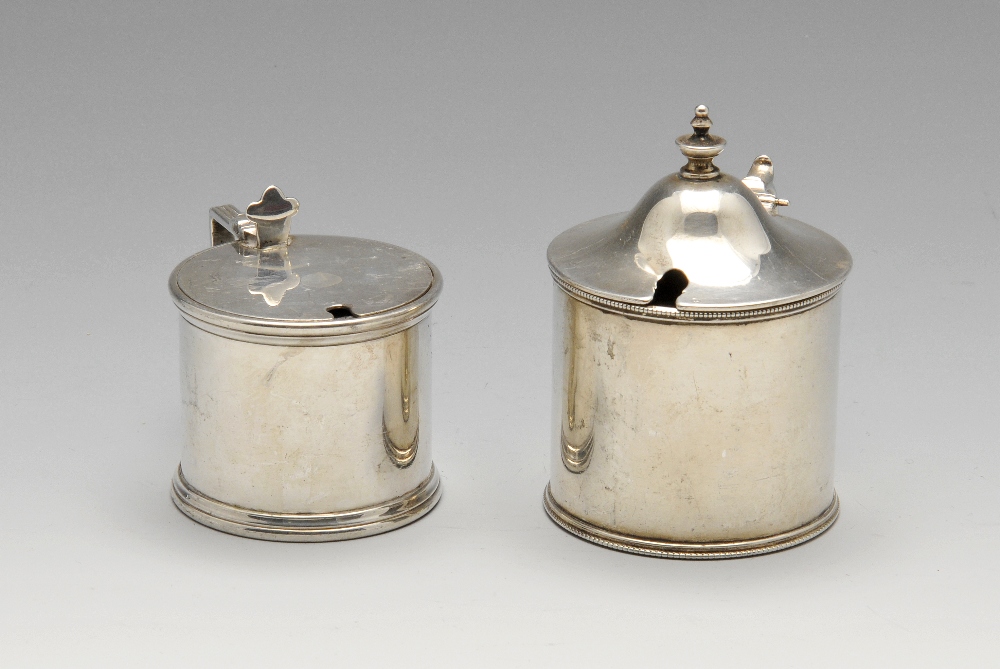 A late Victorian silver mustard pot of plain cylindrical form having beaded rims, a simple scroll