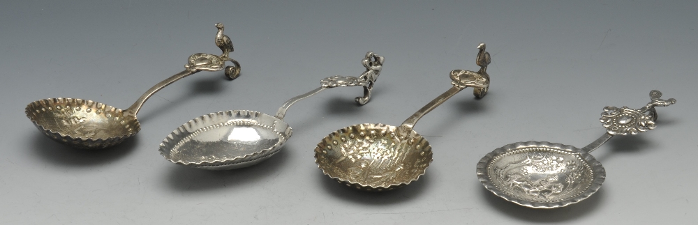 A small selection of continental flatware to include two circular servers or slices with floral - Image 7 of 15