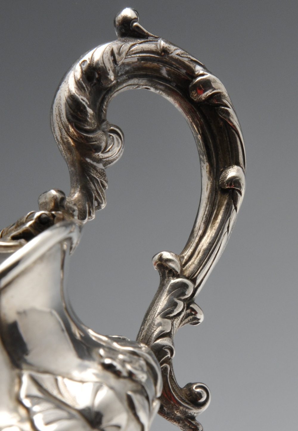 A William IV silver mustard pot of bulbous form to a footed base with petal rim, decorated - Image 6 of 6