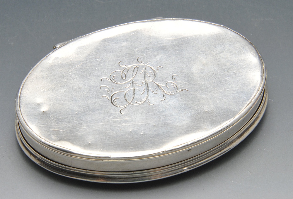 An oval snuff box, probably eighteenth century, the plain slim form with engraved monogram to both - Image 3 of 3
