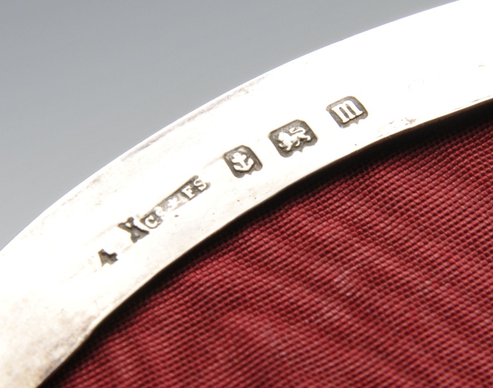 An early twentieth century silver mounted jewellery box of oval scalloped form with red velvet - Image 2 of 4