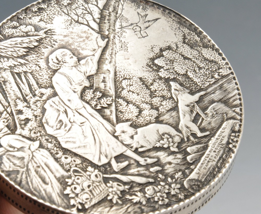 An early nineteenth century French silver snuff box, the oblong engraved form with canted corners - Image 9 of 13