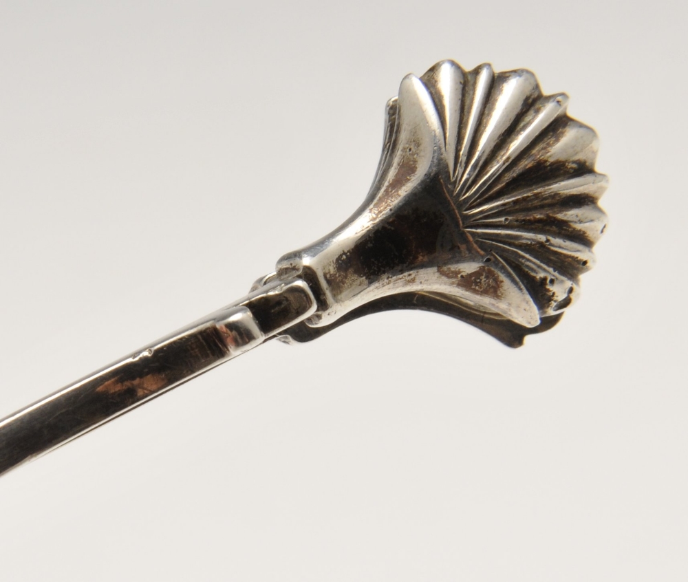 A pair of George III silver sugar tongs of scroll form, crested and with shell bowls, together - Image 7 of 8