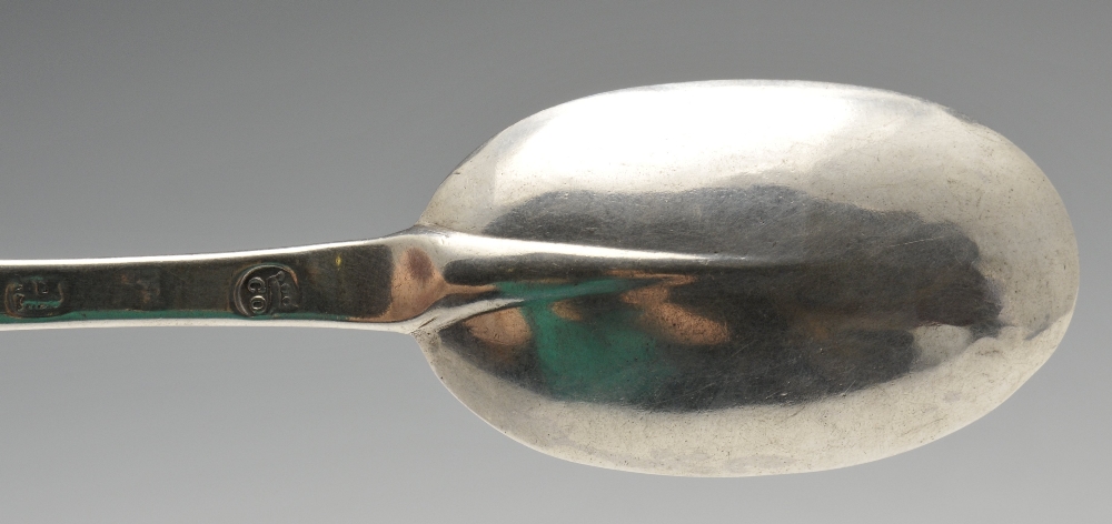 A Queen Anne, silver Dog-nose spoon with initialled terminal. Hallmarked John Cory, London, probably - Image 7 of 7