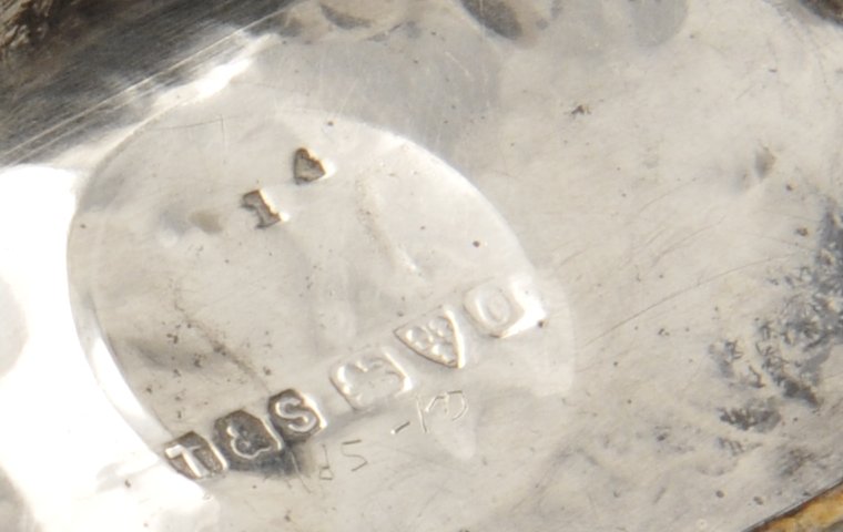 A George V silver foliate engraved vesta case having personal initials, hallmarked Samuel M Levi, - Image 3 of 6