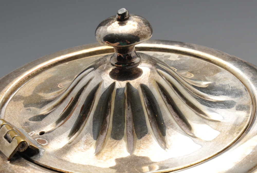 A small quantity of plated ware to include a pair of table ornaments modelled as a male and female - Image 6 of 7