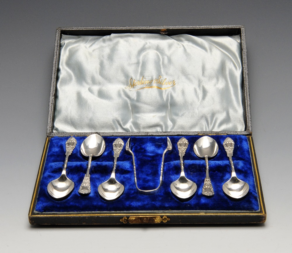 A cased set of six Edwardian silver teaspoons and sugar tongs, the spoons having mask and foliate