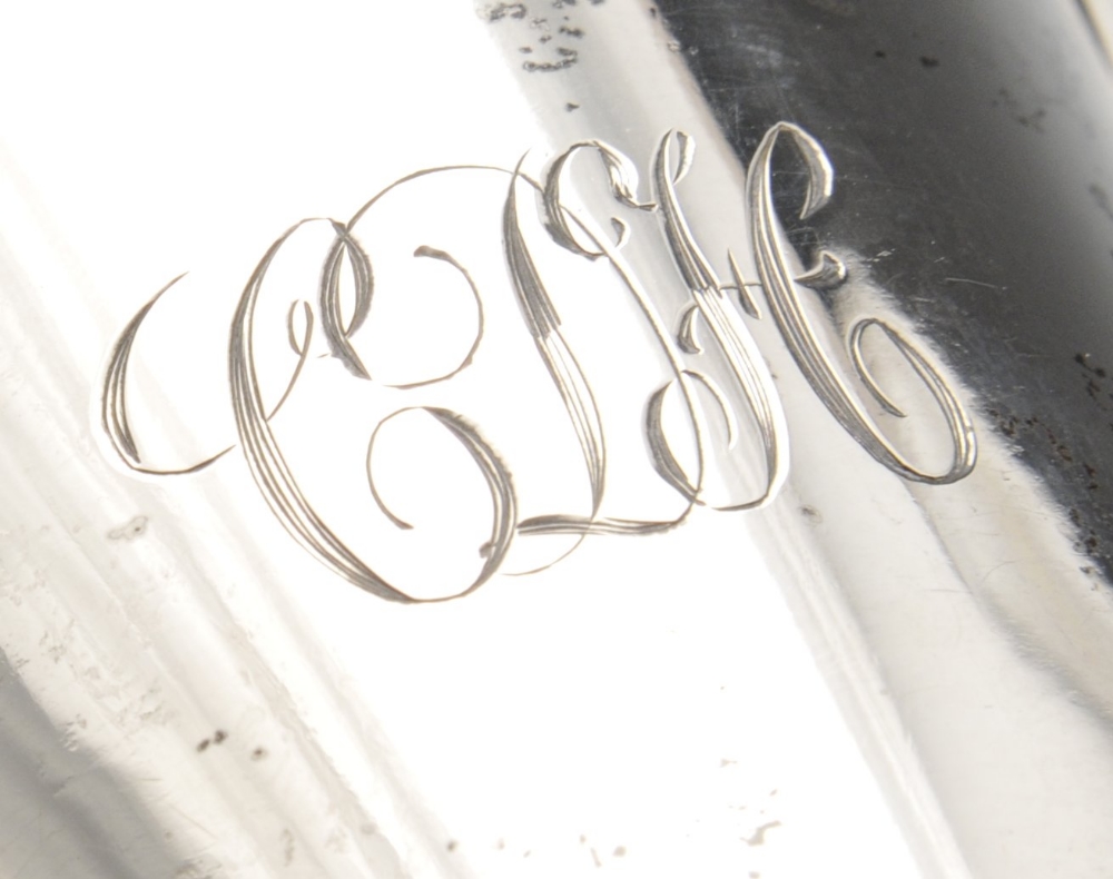 An Art Deco silver christening mug of plain tapered form with initial engraving and raised on a - Image 4 of 13