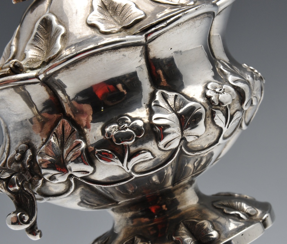 A William IV silver mustard pot of bulbous form to a footed base with petal rim, decorated - Image 3 of 6