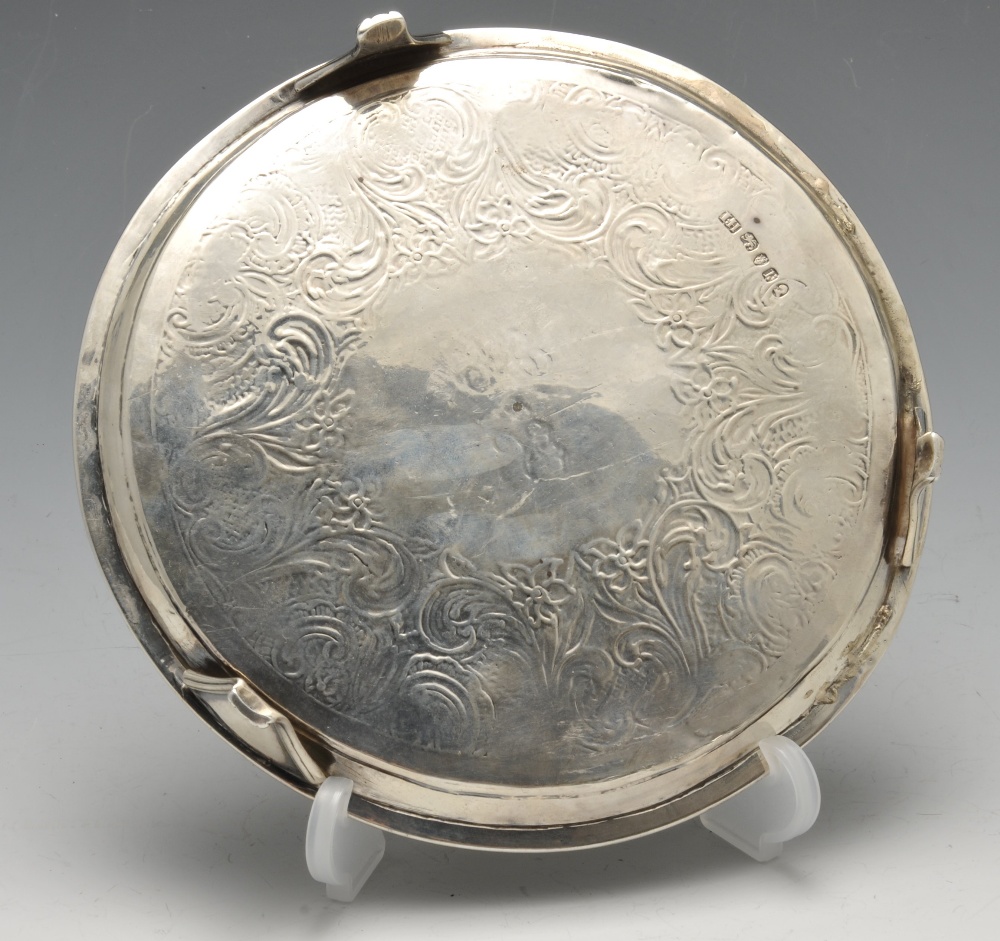 A George III silver waiter, the circular form with floral scroll surround to the vacant cartouche - Image 2 of 5