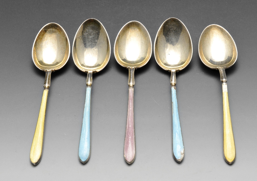 An Edwardian set of six silver coffee spoons in Albany pattern with shell bowls, hallmarked
