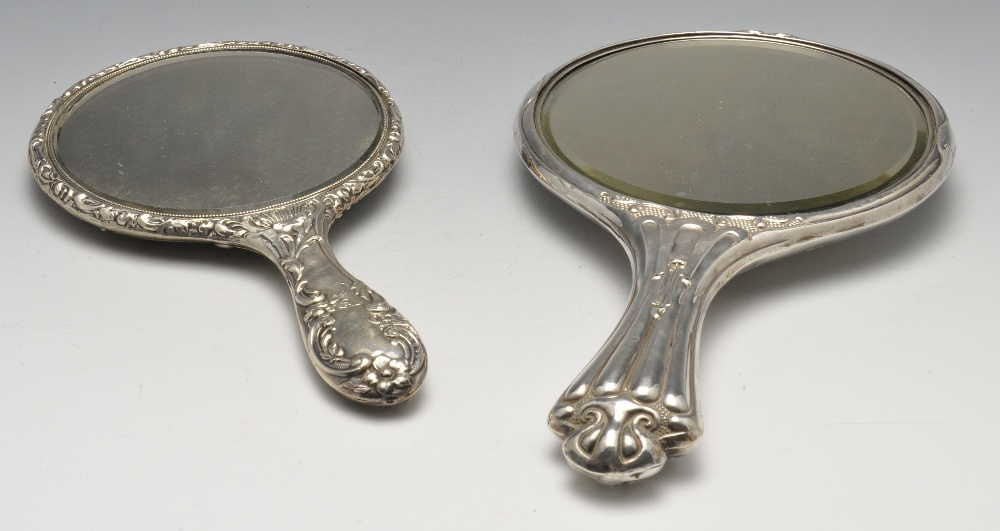 An Art Nouveau silver mounted hand mirror embossed with a stylised image of an angel, hallmarked - Image 2 of 14