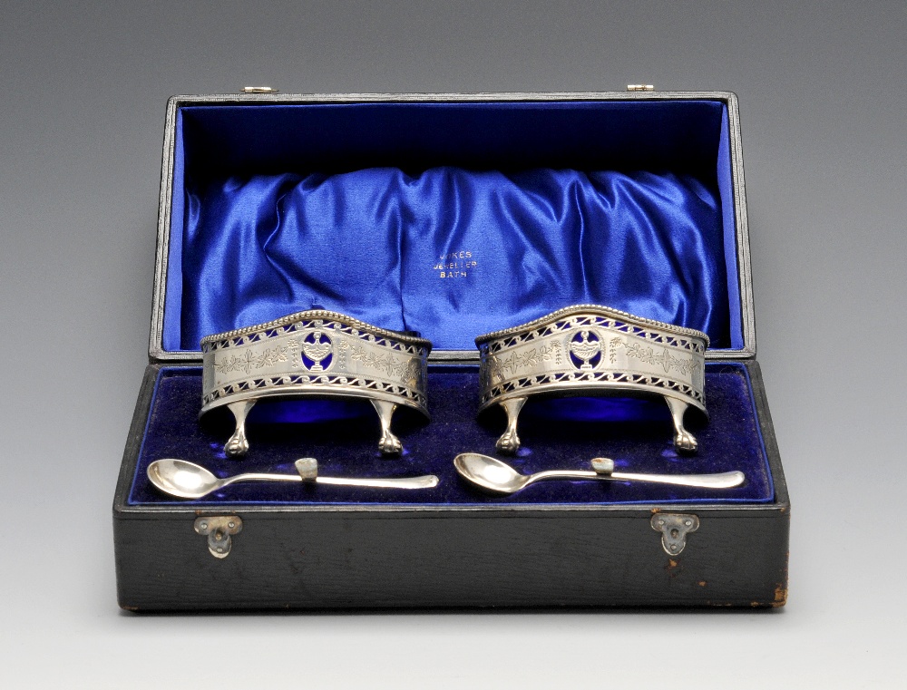 A cased pair of Edwardian silver open salts, the oval pierced bodies with beaded border, blue