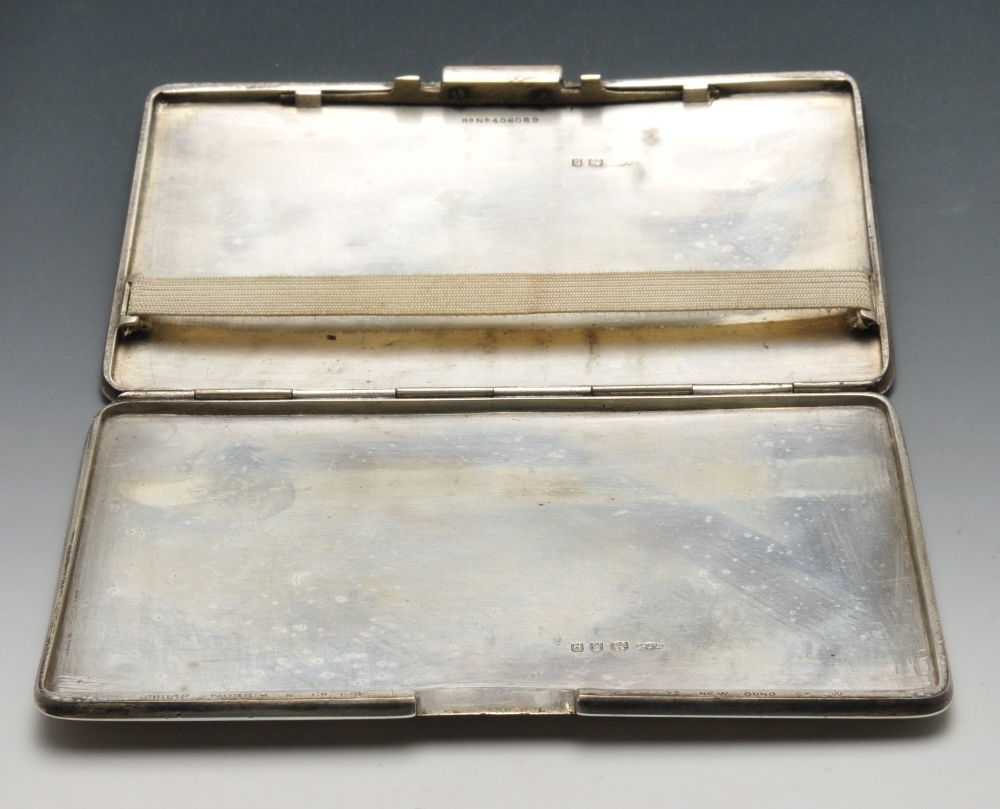 An early twentieth century silver cigarette case of oblong form and engine-turned decoration with - Image 2 of 5