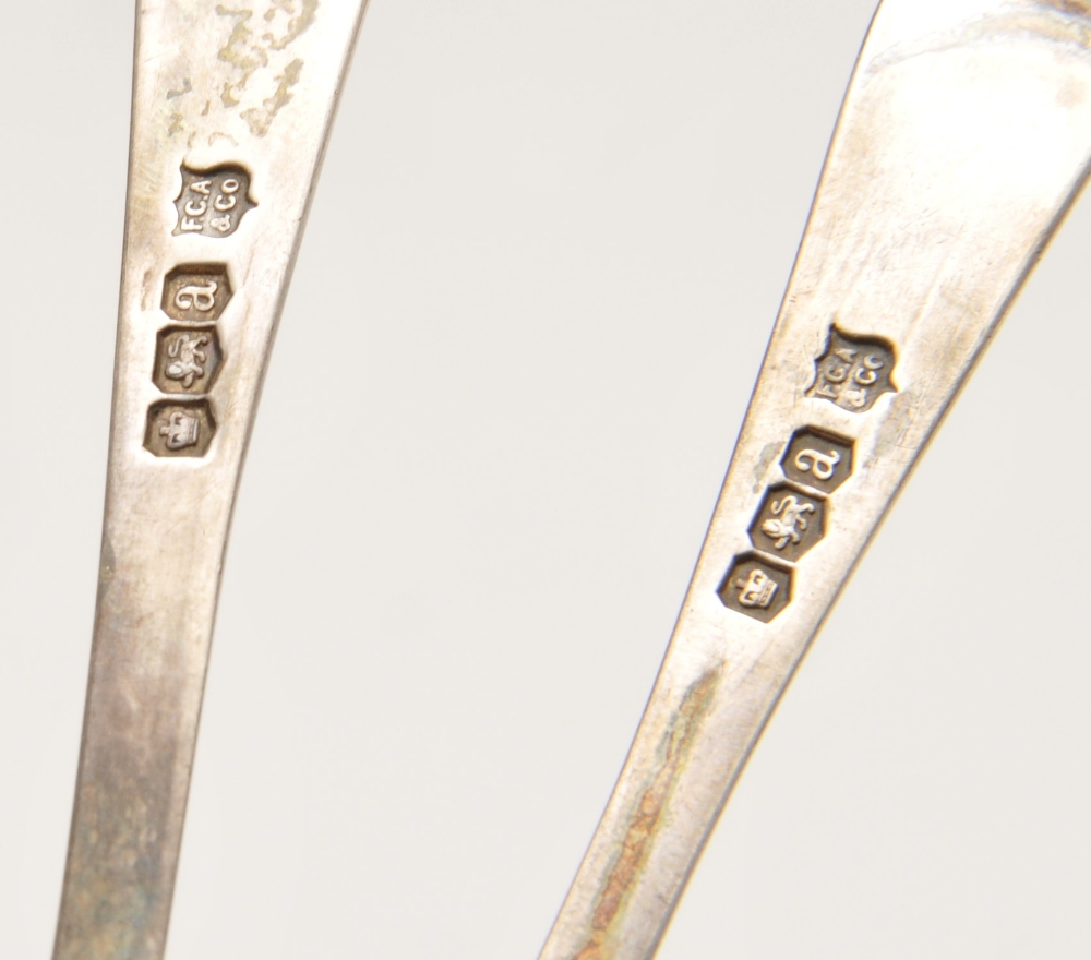 A cased set of six George V silver spoons and sugar tongs, each having floral engraving to the stem. - Image 2 of 4