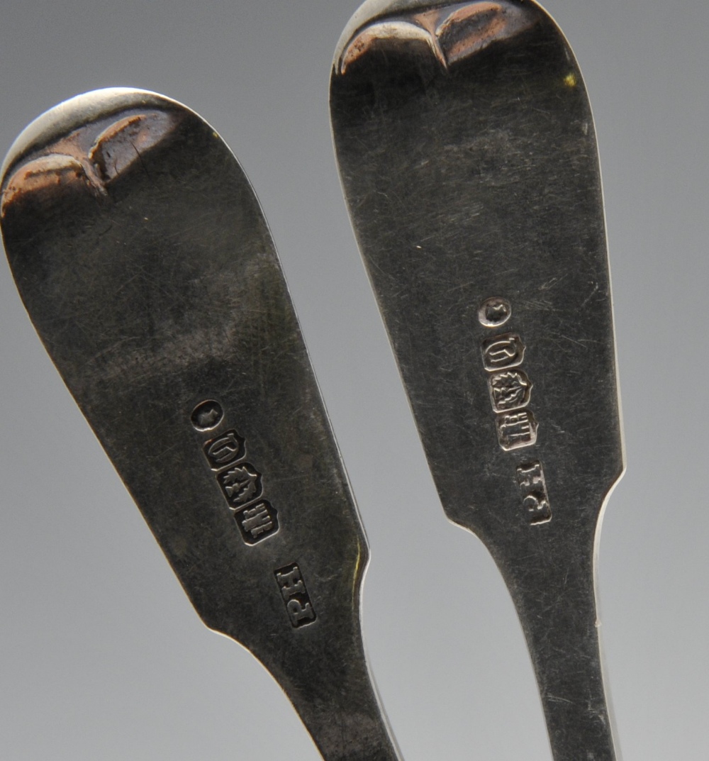 A set of six mid-Victorian Scottish silver Fiddle pattern teaspoons, having initialled terminals. - Image 2 of 6