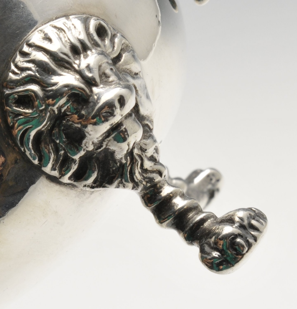A pair of George III silver sauce boats, the oval form raised on three lion mask paw feet, rising to - Image 3 of 4